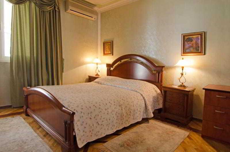 Hotel Bojatours Podgorica Bagian luar foto