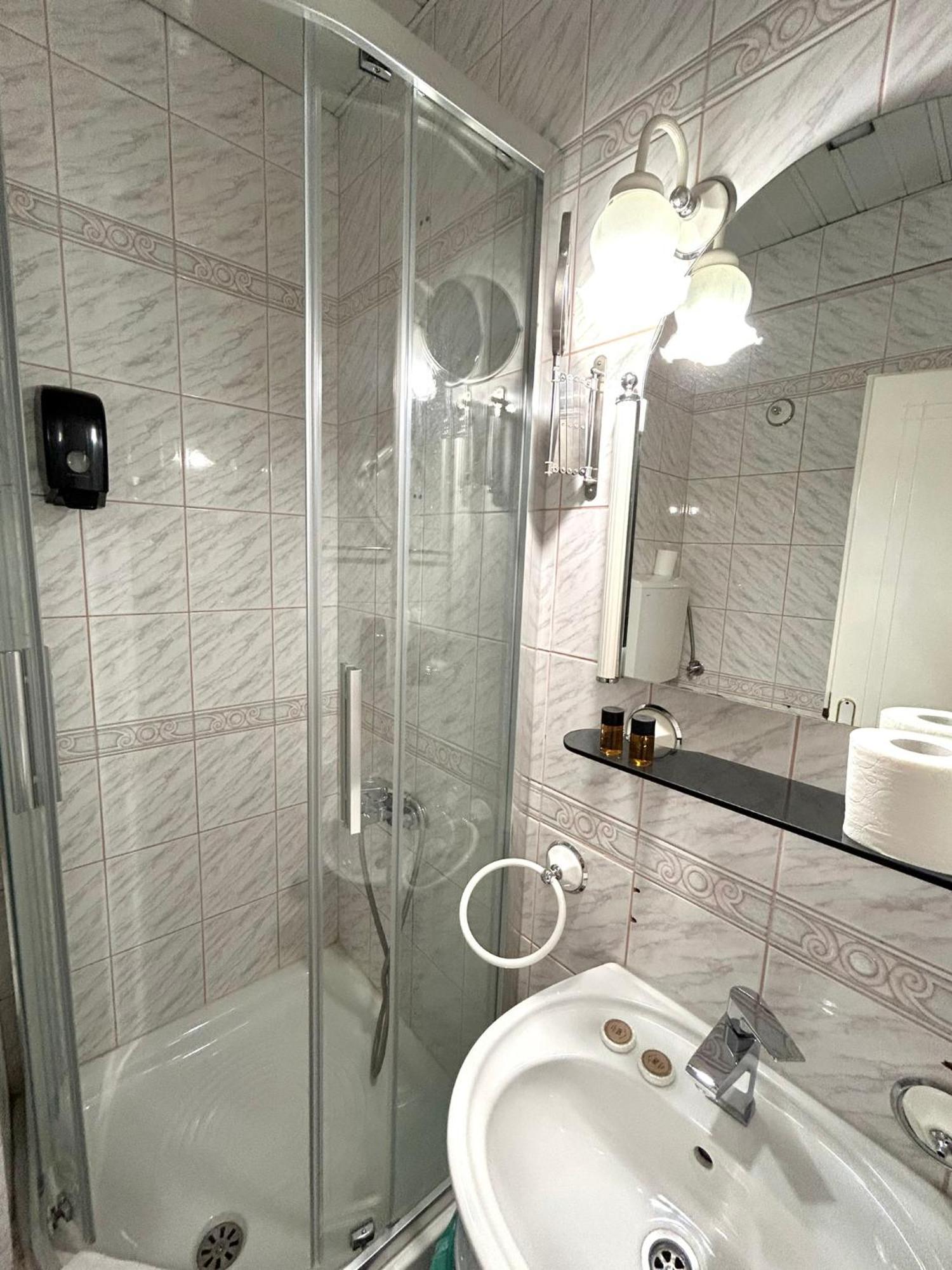 Hotel Bojatours Podgorica Bagian luar foto