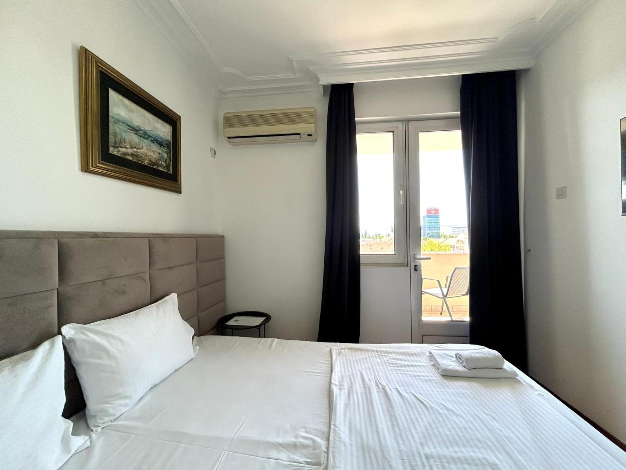 Hotel Bojatours Podgorica Bagian luar foto
