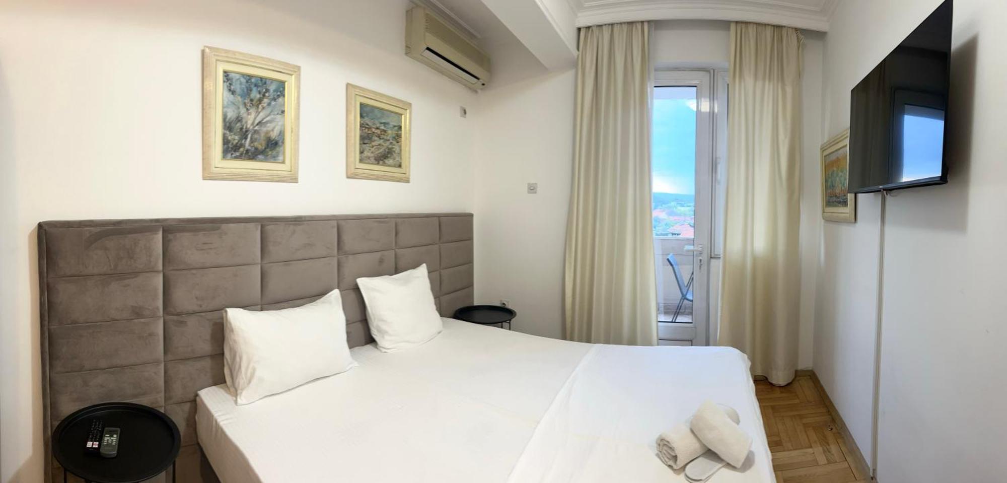 Hotel Bojatours Podgorica Bagian luar foto
